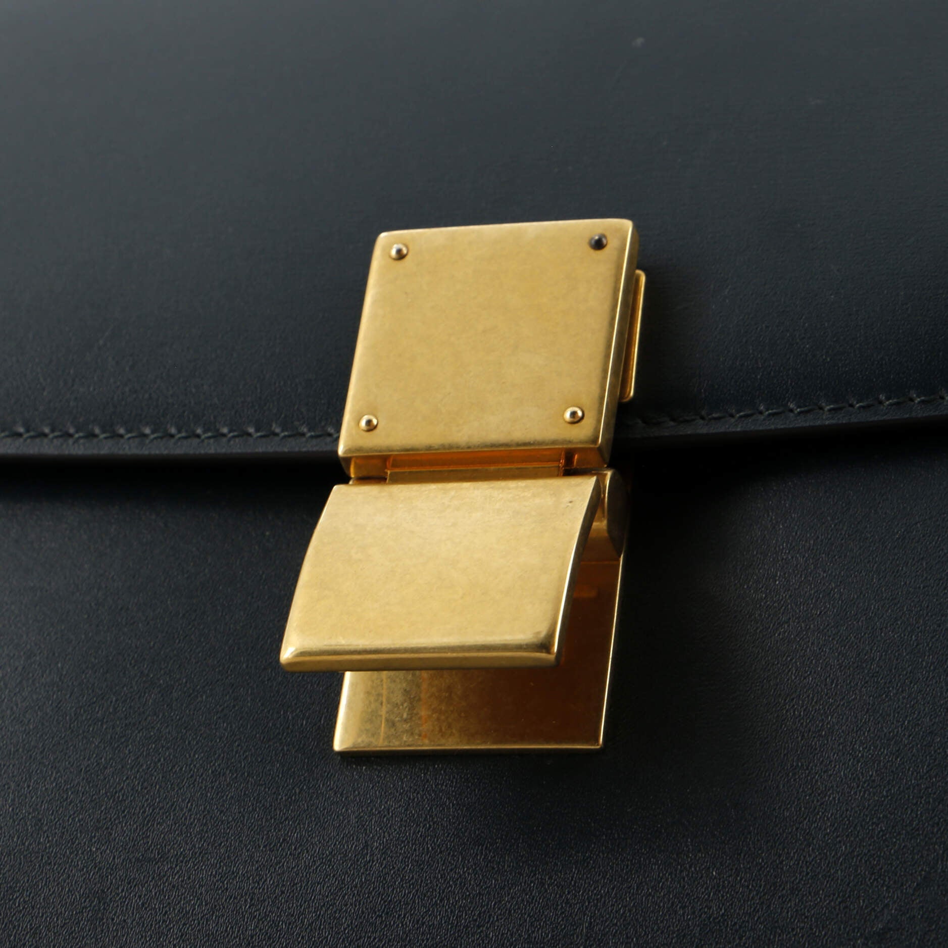 Pre-Loved Celine Classic Box Bag Smooth Leather Medium - Image 6