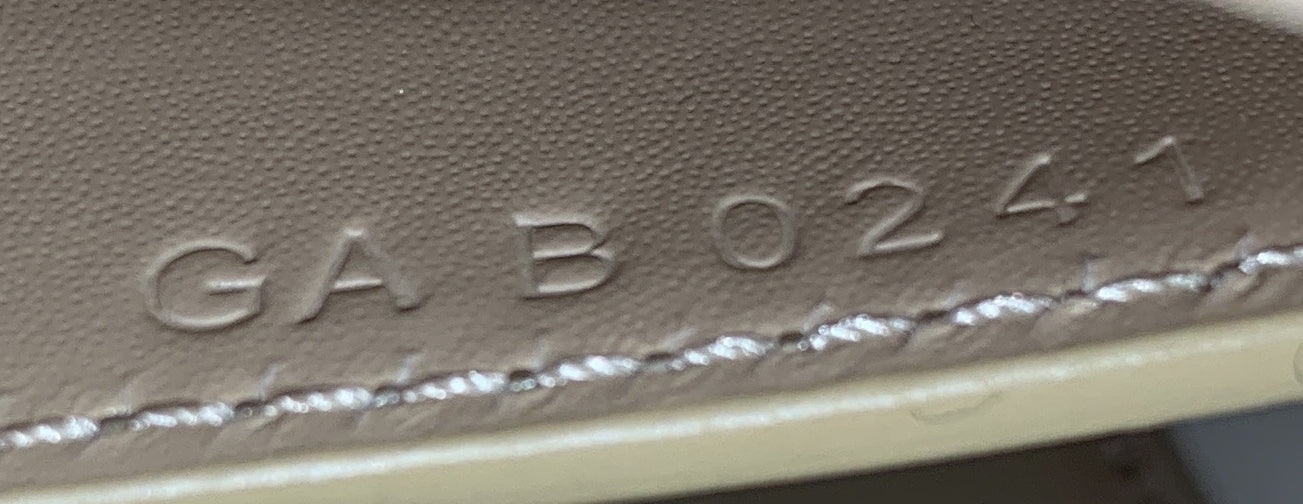 Pre-Loved Givenchy 4G Shoulder Bag Leather Medium - Image 8