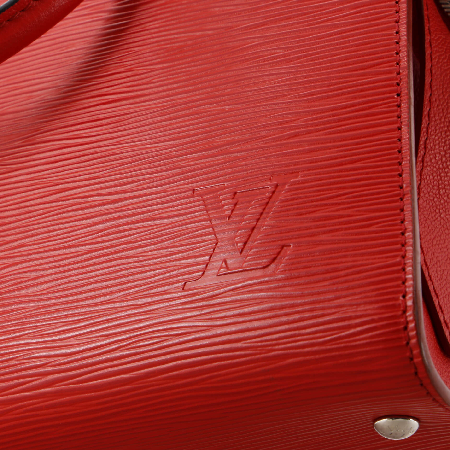 Pre-Loved Louis Vuitton Vaneau Handbag Epi Leather MM - Image 6