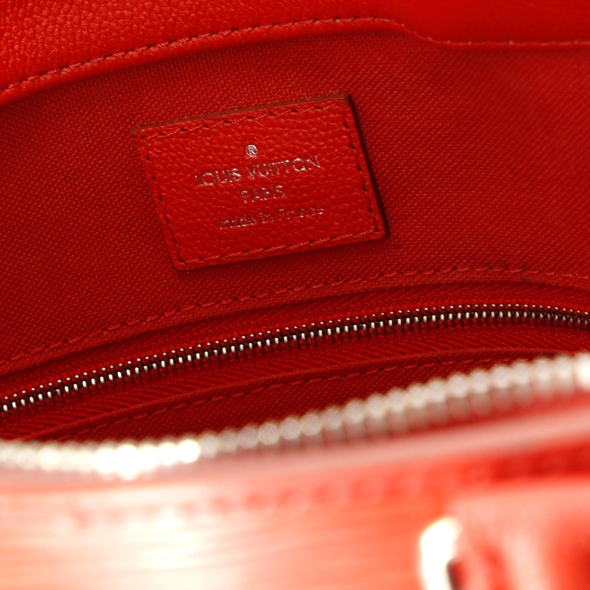 Pre-Loved Louis Vuitton Vaneau Handbag Epi Leather MM - Image 8