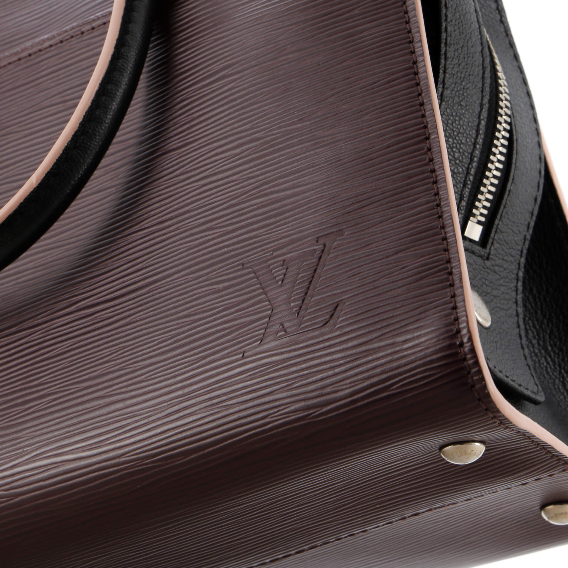 Pre-Loved Louis Vuitton Vaneau Handbag Epi Leather MM - Image 7