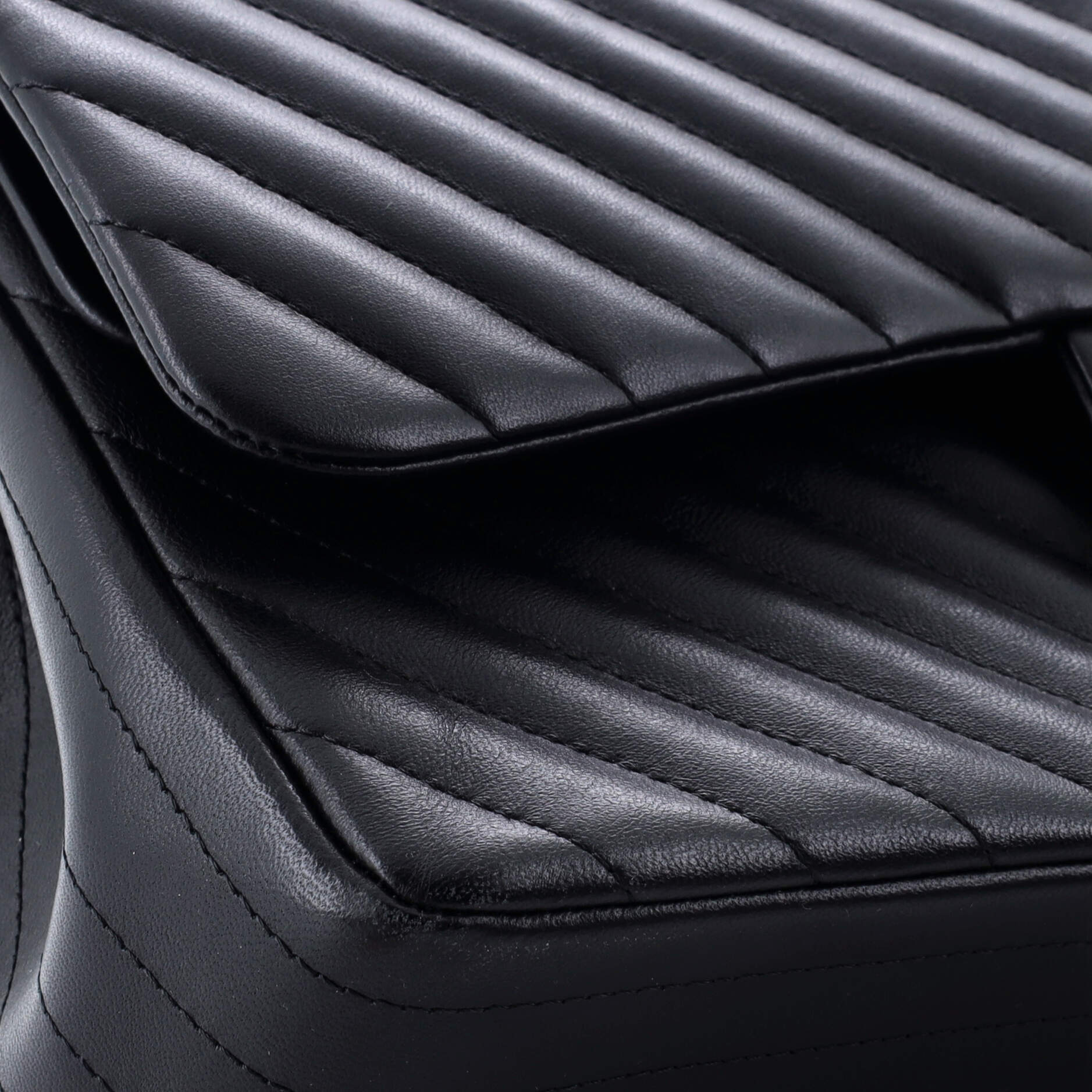 Pre-Loved Chanel Classic Double Flap Bag Chevron Lambskin Jumbo - Image 7