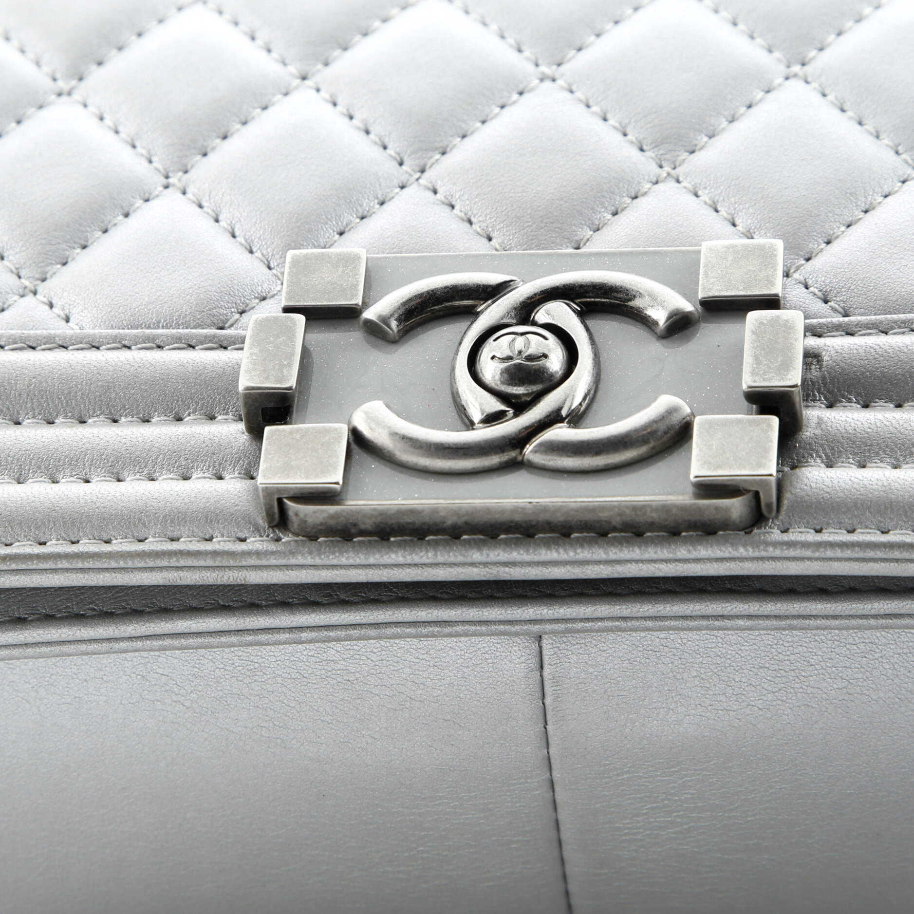 Pre-Loved Chanel Boy Flap Bag Quilted Calfskin Old Medium - Image 7