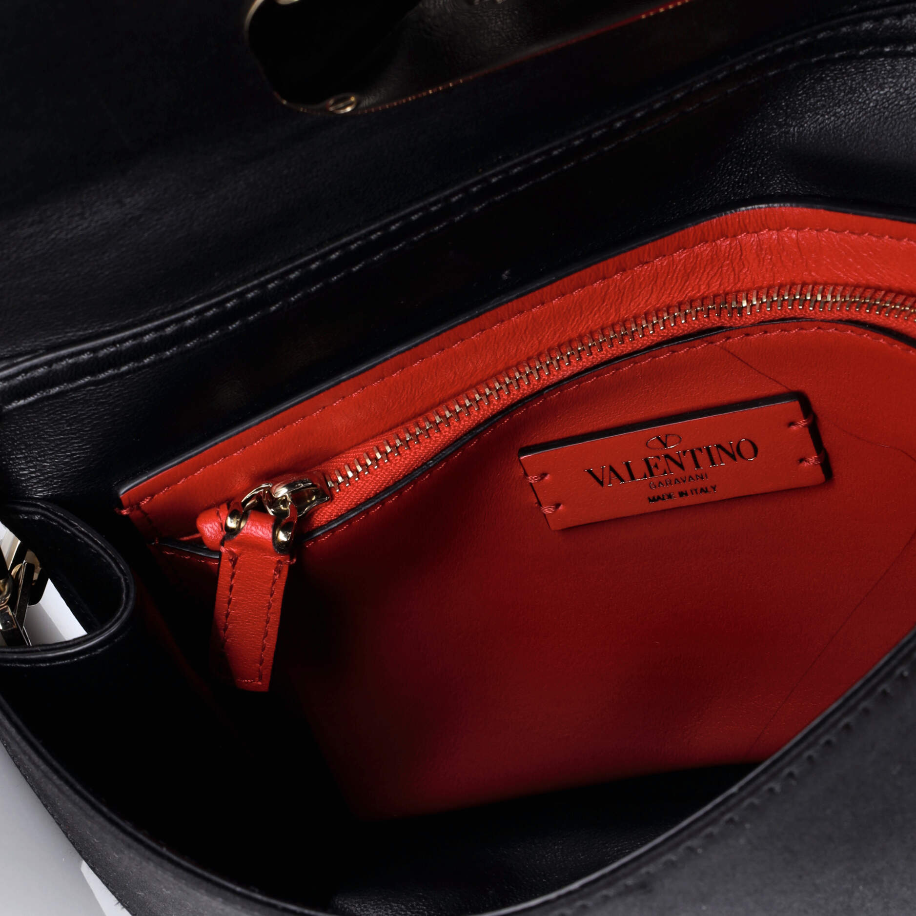 Pre-Loved Valentino VCase Shoulder Bag Leather Small - Image 5