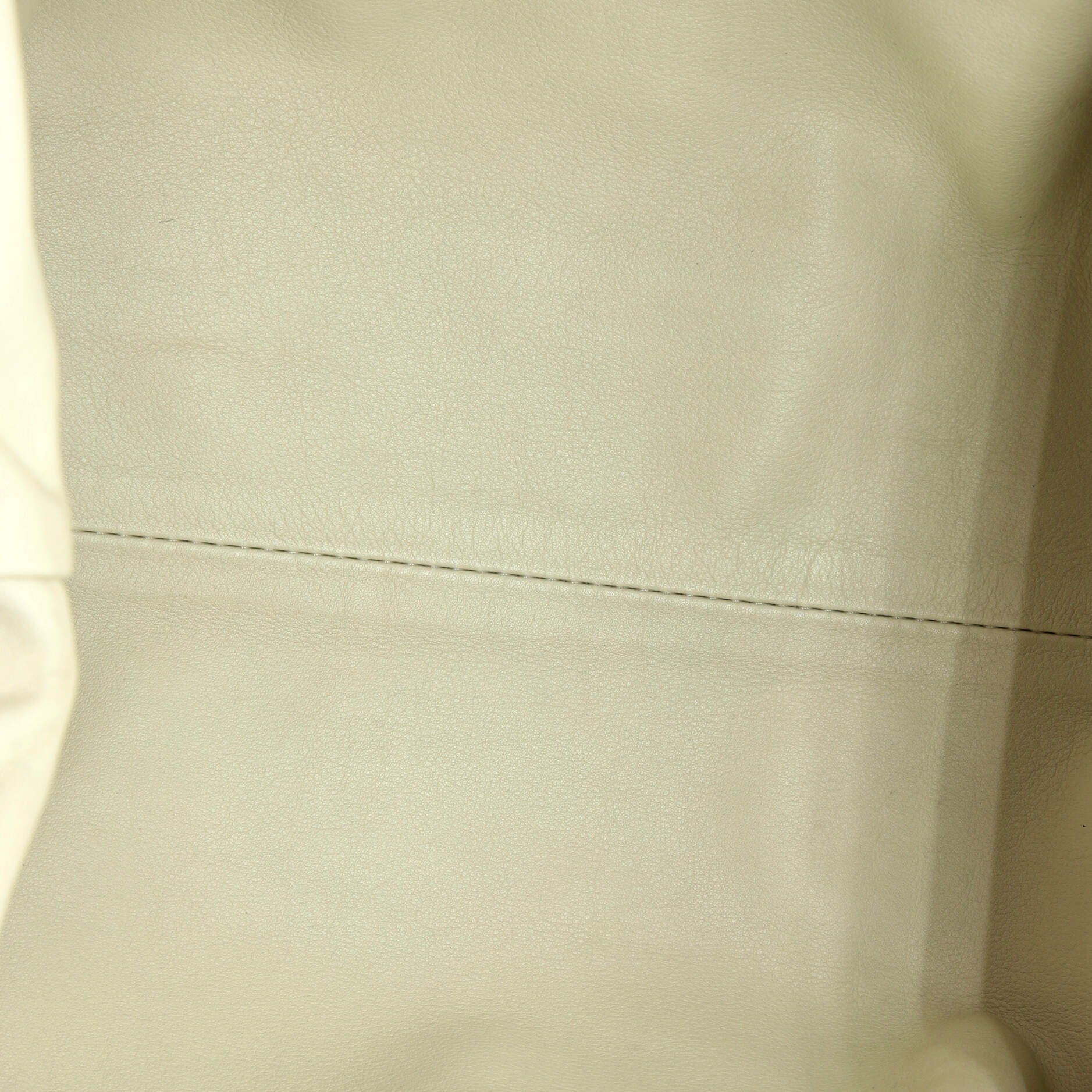 Pre-Loved Bottega Veneta The Pouch Leather Teen - Image 5