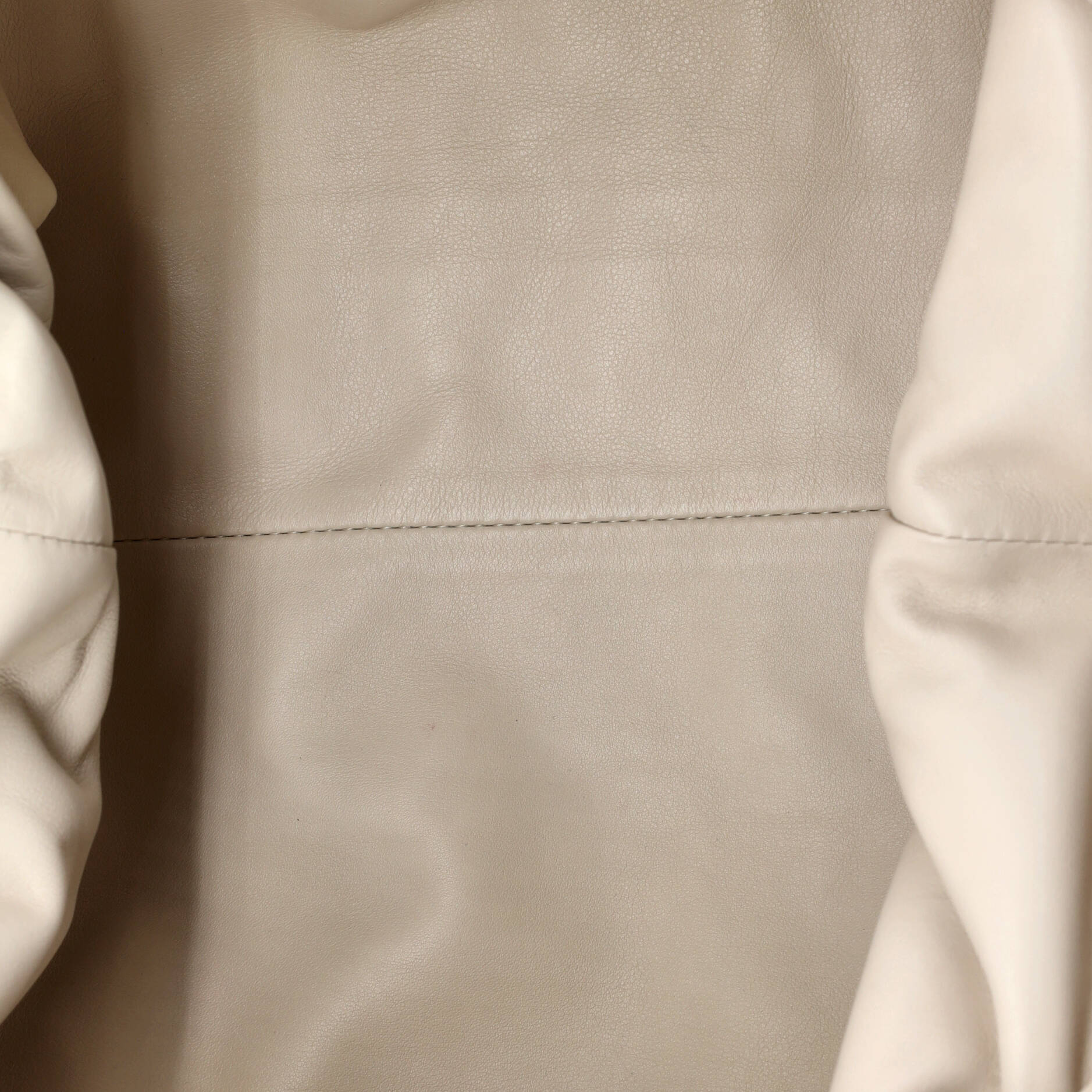 Pre-Loved Bottega Veneta The Pouch Leather Teen - Image 5