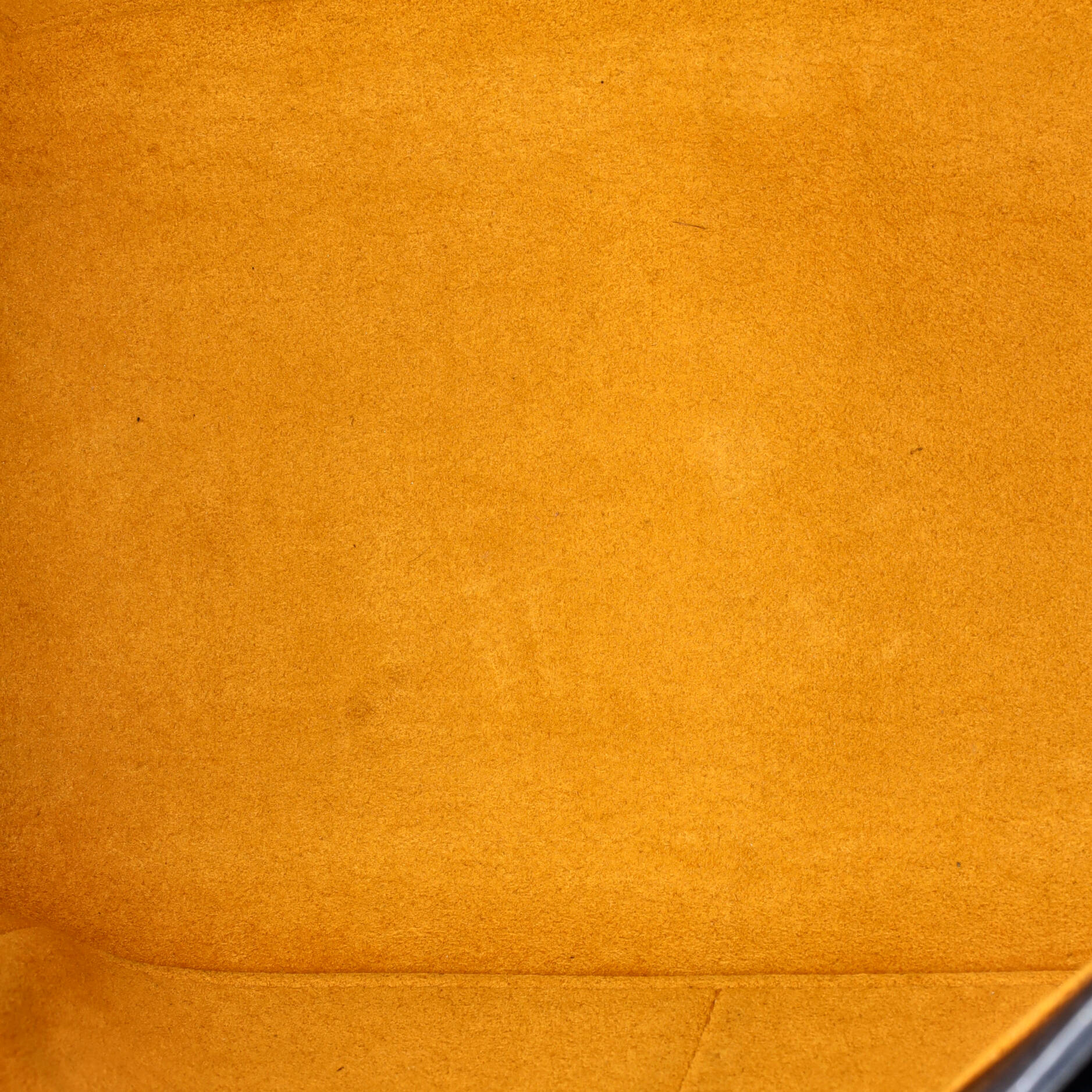 Pre-Loved Louis Vuitton On My Side Tote Monogram Tuffetage Leather MM - Image 5