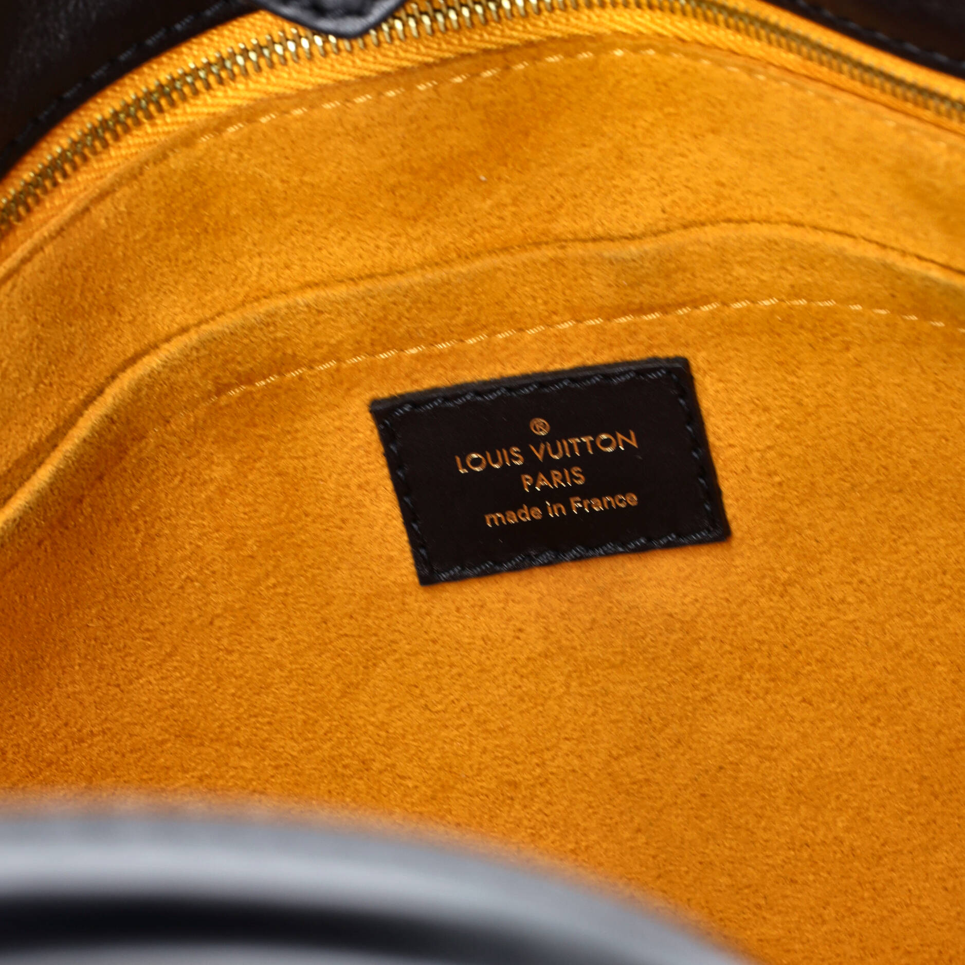 Pre-Loved Louis Vuitton On My Side Tote Monogram Tuffetage Leather MM - Image 6