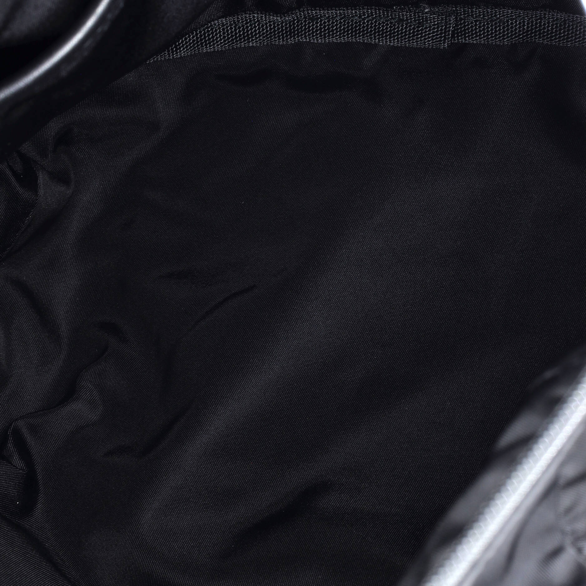 Pre-Loved Prada Logo Patch Zip Messenger Bag Tessuto Medium - Image 5