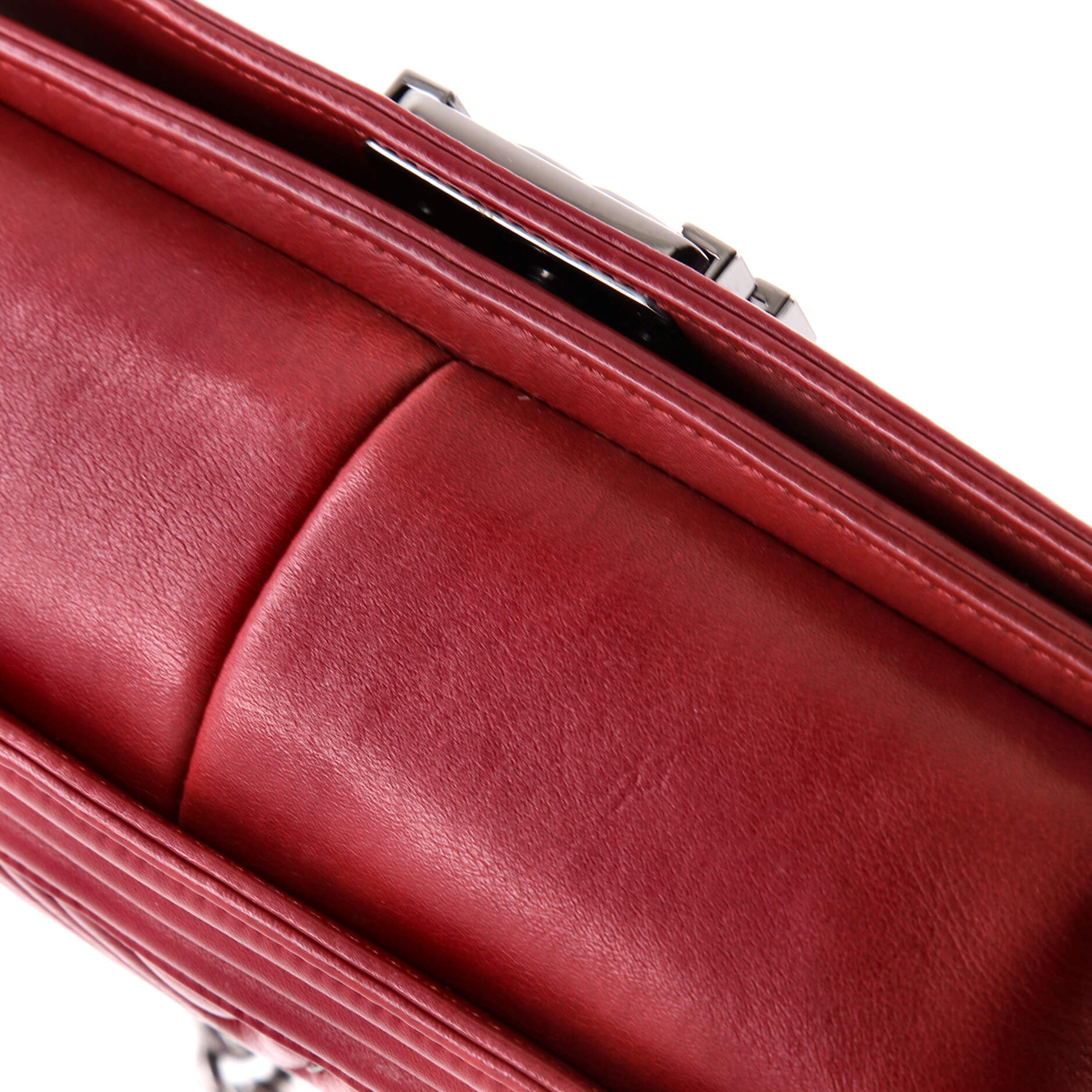 Pre-Loved Chanel Boy Flap Bag Chevron Calfskin with Micro Chain Detail Old Medium - Image 7