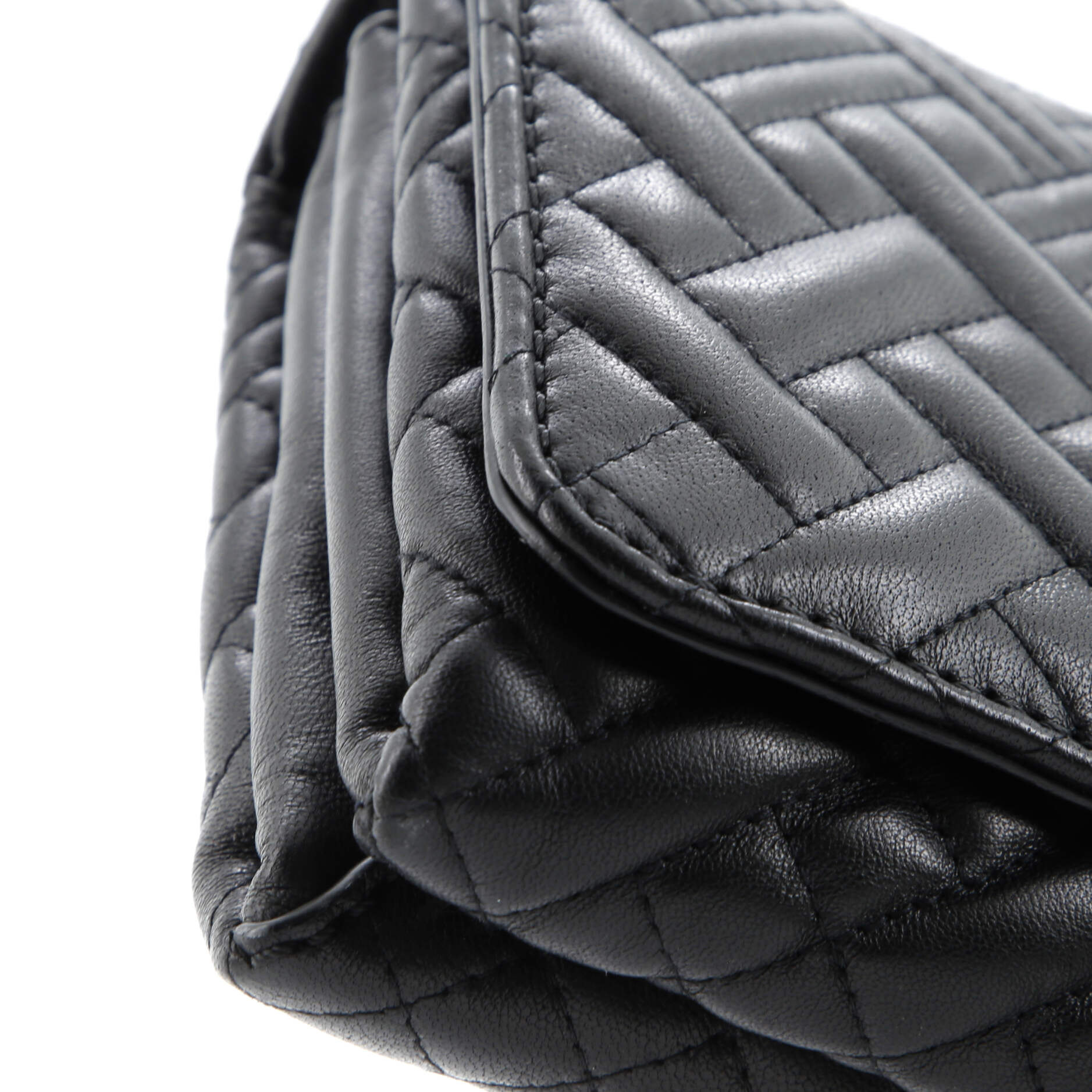 Pre-Loved Valentino Girello Shoulder Bag Quilted Leather Medium - Image 7