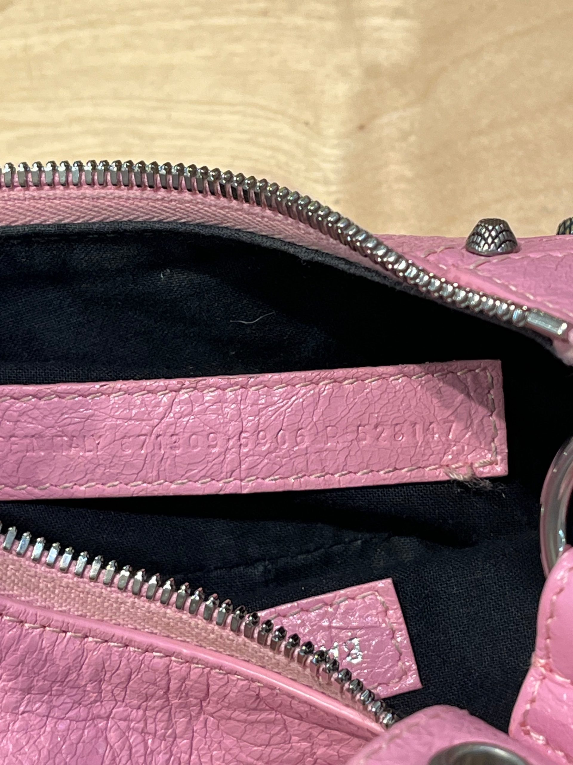 Pre-Loved Balenciaga Le Cagole Giant Studs Shoulder Bag Leather XS - Image 9