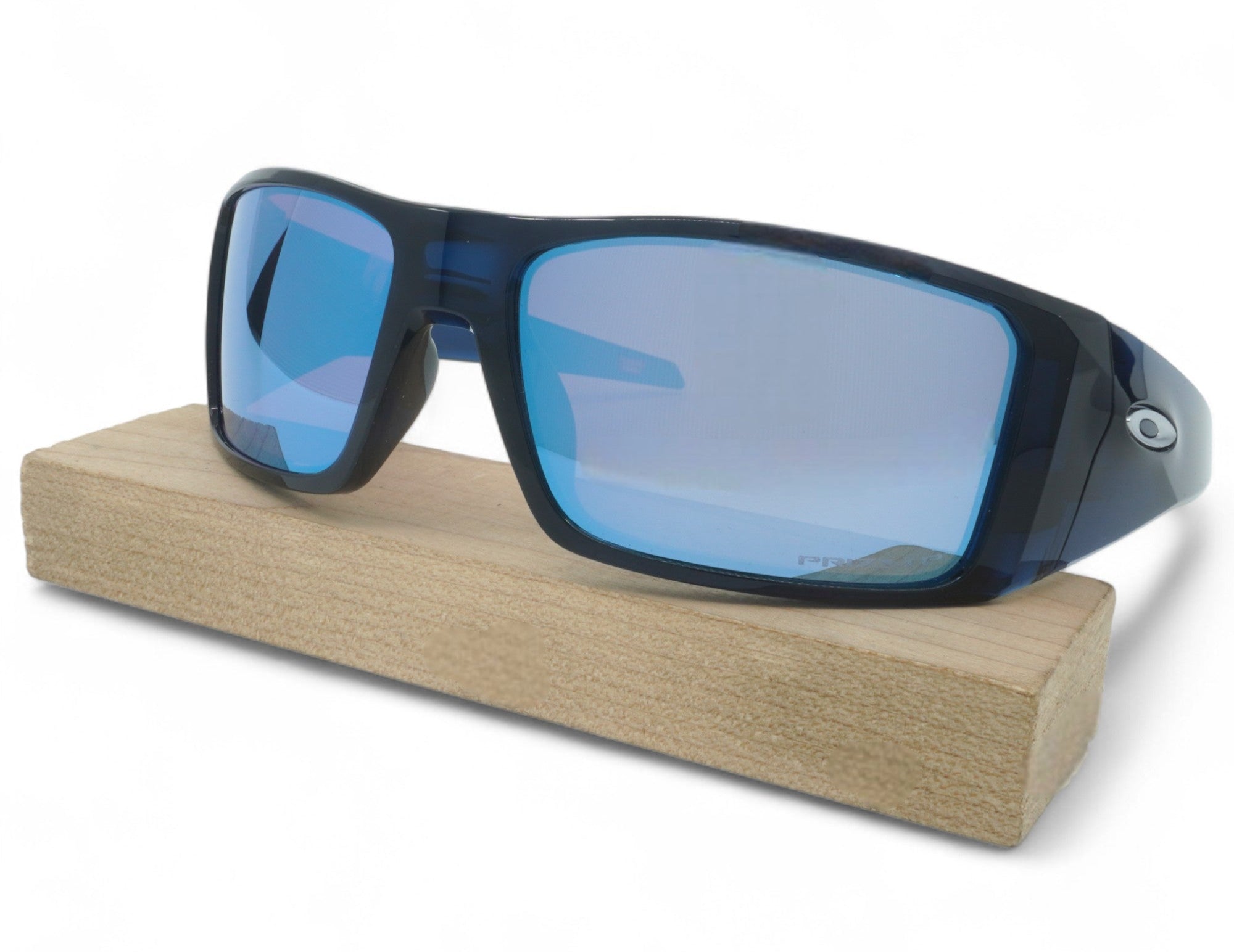 Oakley Unisex Heliostat Polarized Sunglasses - Oo9231-14